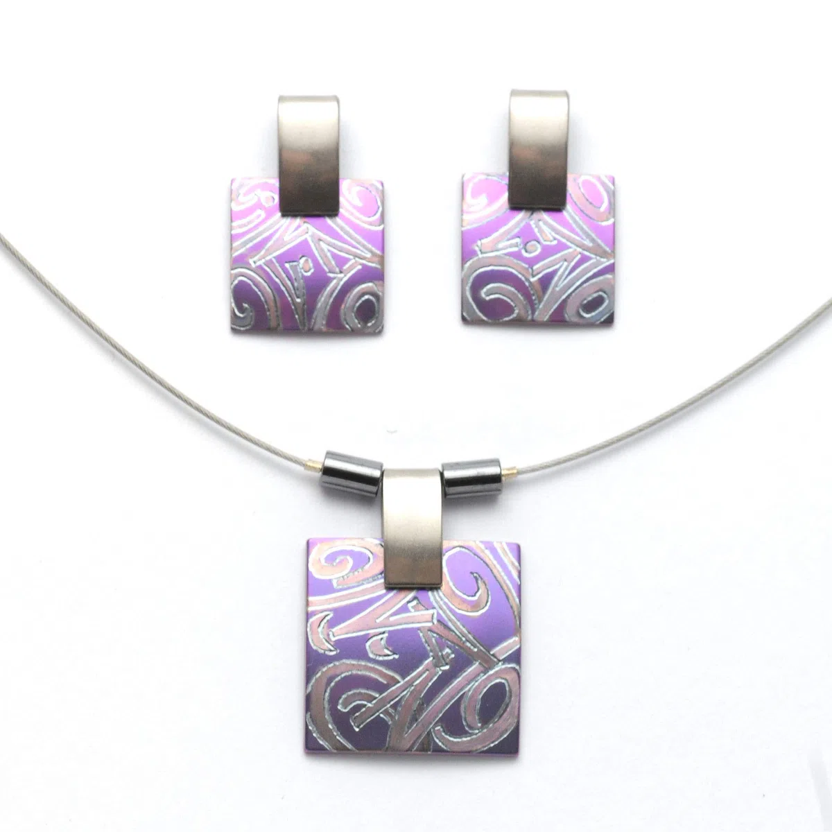 Titan Schmuck-Set. Absolut kein Risiko auf Allergien Handgefertigte Schmuckstücke. Lieferbar in verschiedenen Farben