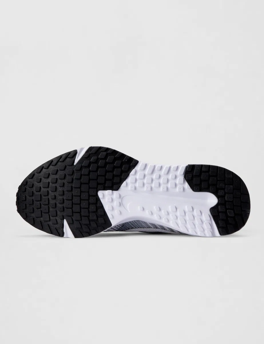 Nike Run Defy Straßenlaufschuh für Damen, HM9593