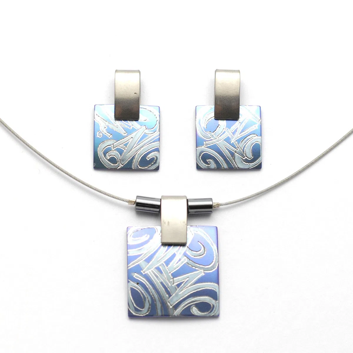 Titan Schmuck-Set. Absolut kein Risiko auf Allergien Handgefertigte Schmuckstücke. Lieferbar in verschiedenen Farben